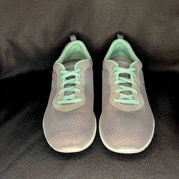 Skechers Women’s Gray and Green Sneakers with Mesh Upper - Picture 3 of 6